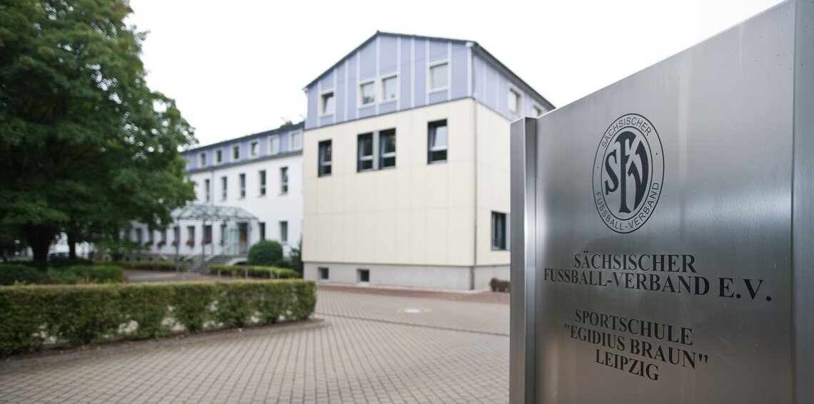 Sitz der SFV-Geschäftsstelle ist die Sportschule 'Egidius Braun' in Leipzig.