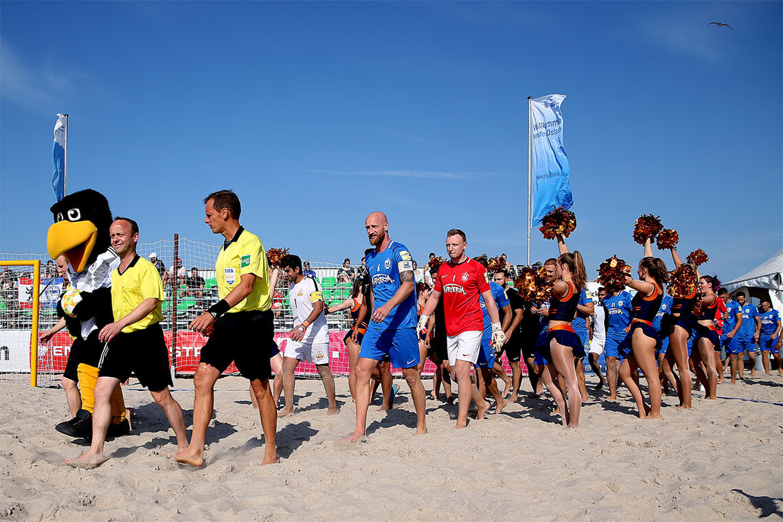 Die Beachsoccer-Tour 2019 fand in Wanrmünde statt. Mit dabei der sächsische Schiedsrichter Matthias Leonhardt.