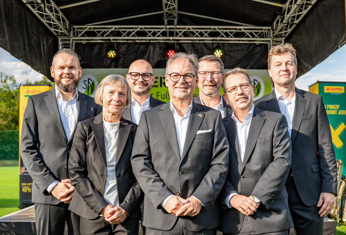 SFV-Präsidium v.l.n.r. Sven Zschiesche, Petra Frohberg, Willy Beckert, Hermann Winkler, Volkmar Beier, Jörg Gernhardt, Markus Bienert © SFV/Tim Fischer