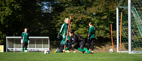 Torhüterinnen beim Training