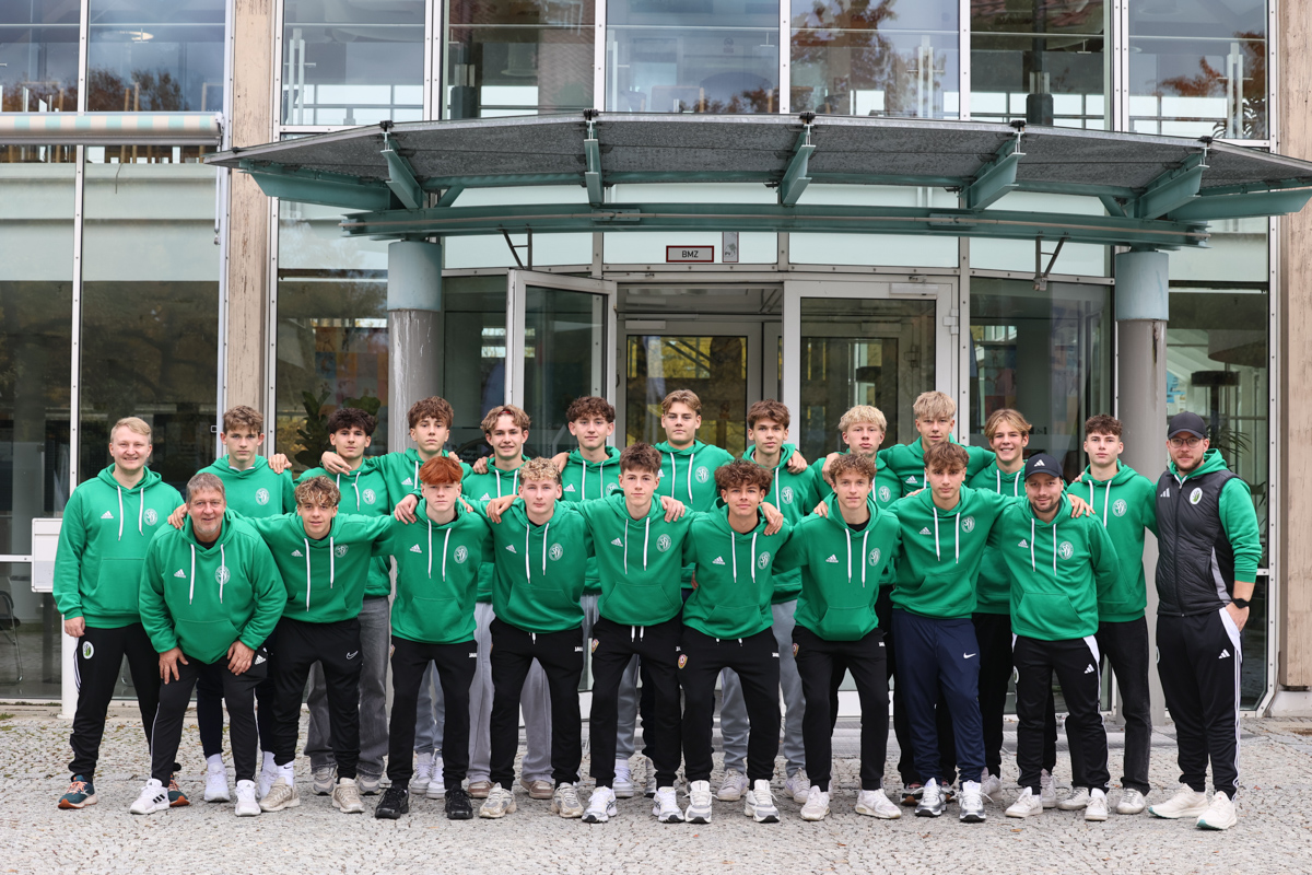 Die U 16-Junioren an der Sportschule Oberhaching. Vielen Dank an den Bayerischen Fußball-Verband für die Fotos. © BFV